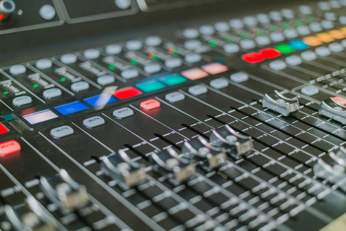 Close-up of an audio interface showing the gain adjustment knob with meter peaking at -8dB